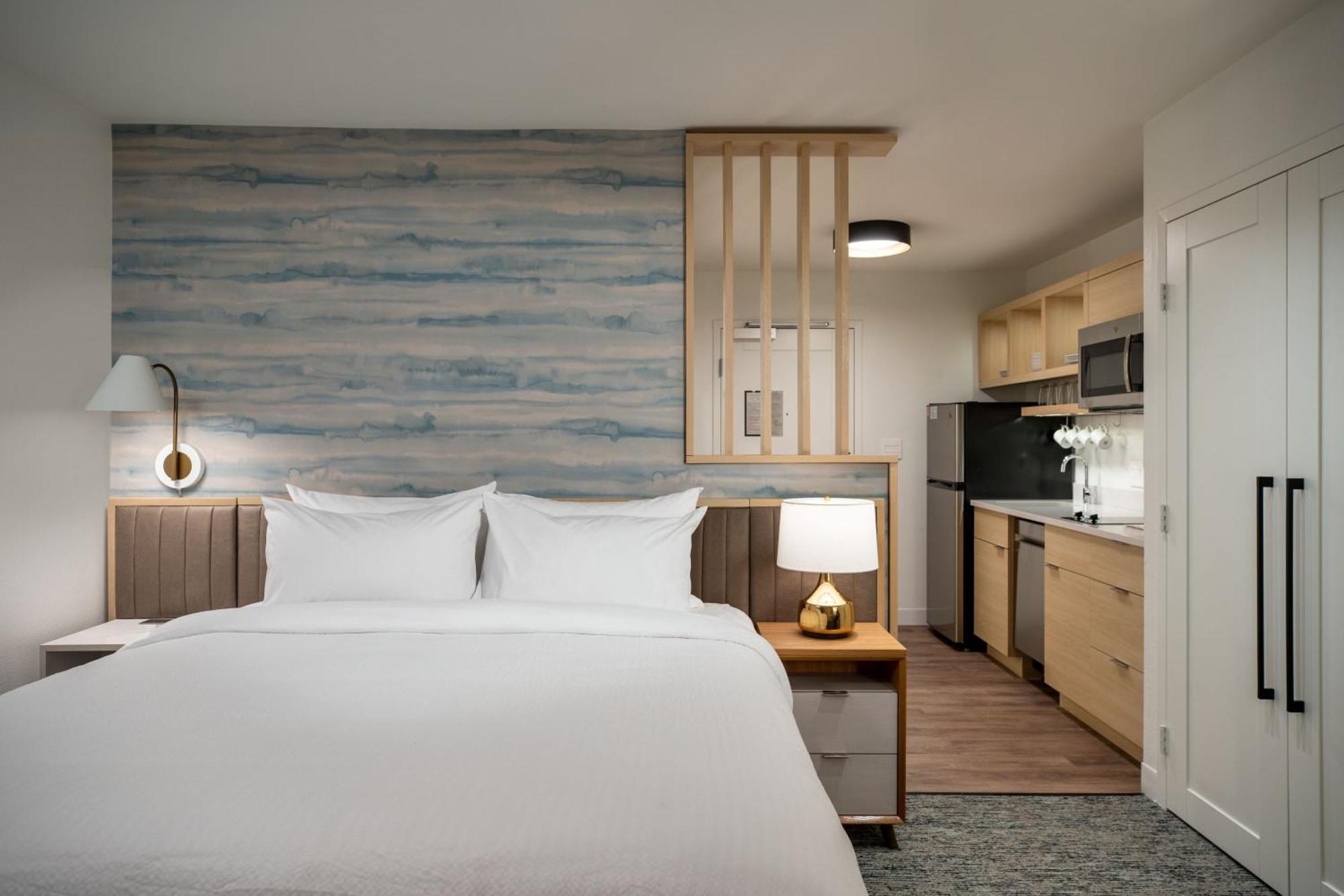 Towneplace Suites By Marriott Hadley Amherst Экстерьер фото