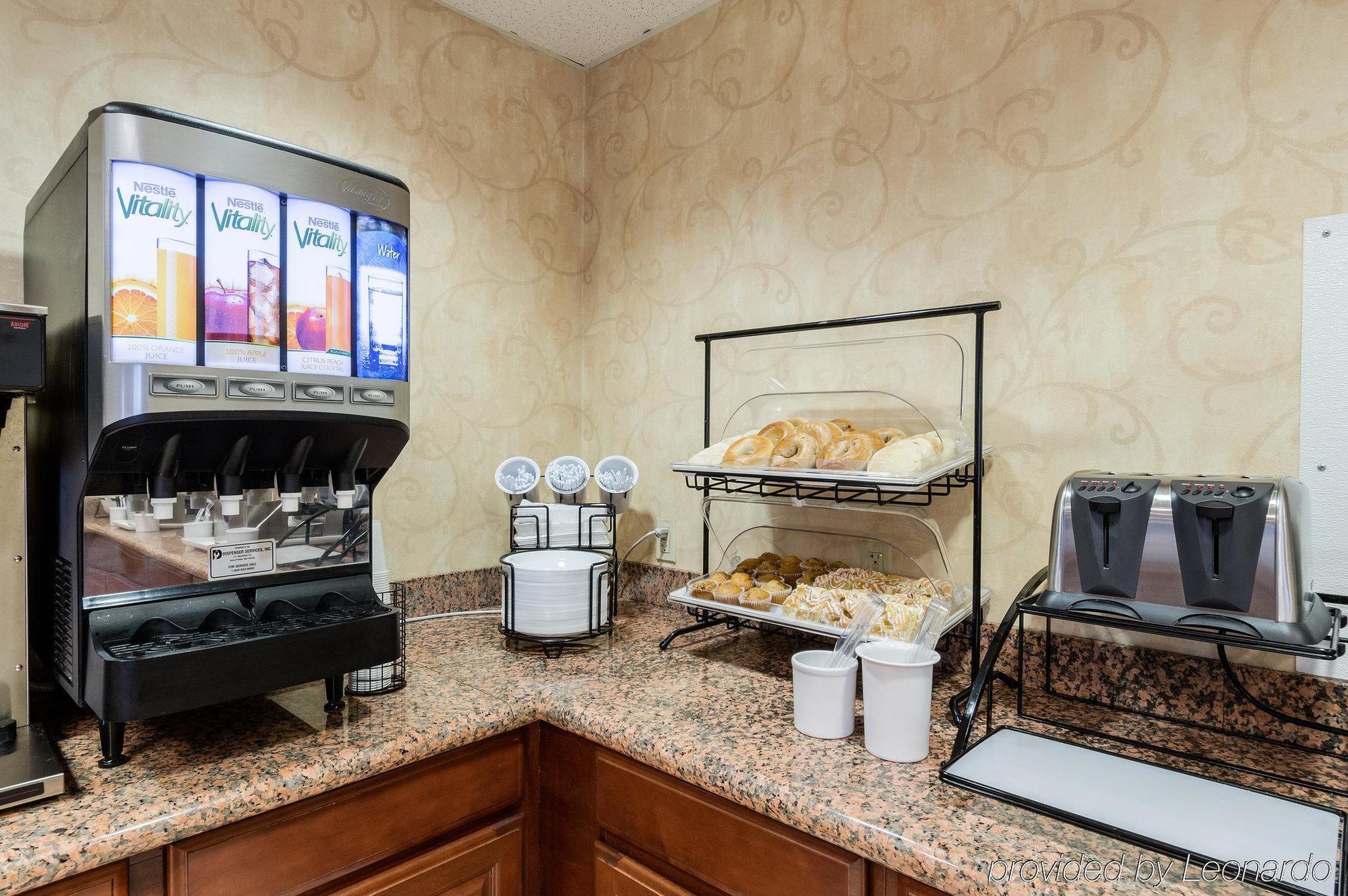Towneplace Suites By Marriott Hadley Amherst Экстерьер фото