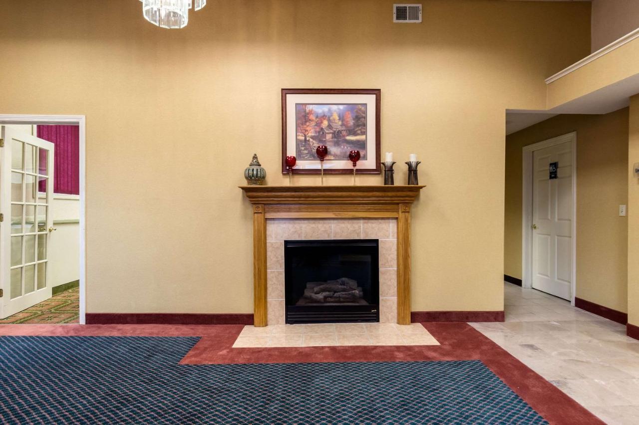 Towneplace Suites By Marriott Hadley Amherst Экстерьер фото