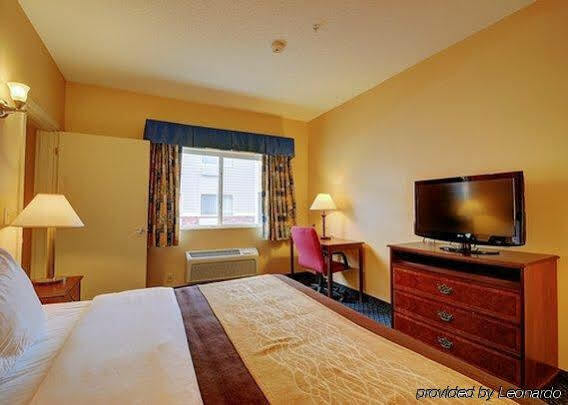 Towneplace Suites By Marriott Hadley Amherst Экстерьер фото